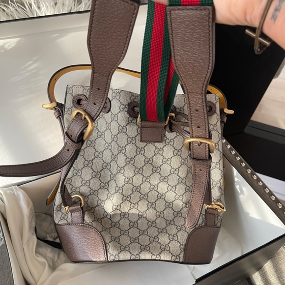 Gucci bagpack GG supreme main image 3